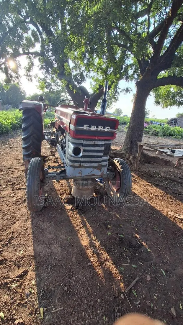 Ebro 160 Tractor · Photo 2