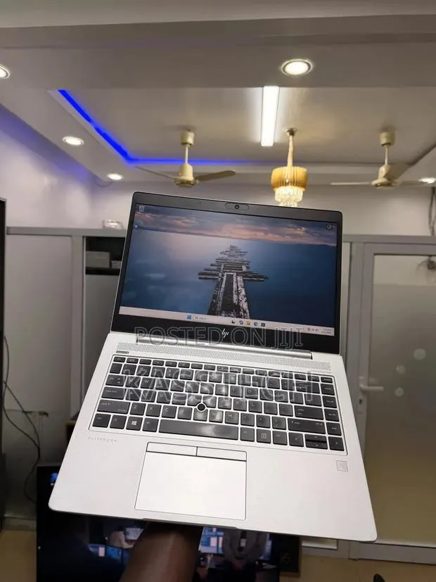 Laptop HP EliteBook 745 G6 8GB AMD Ryzen 5 SSD 256GB · Photo 1