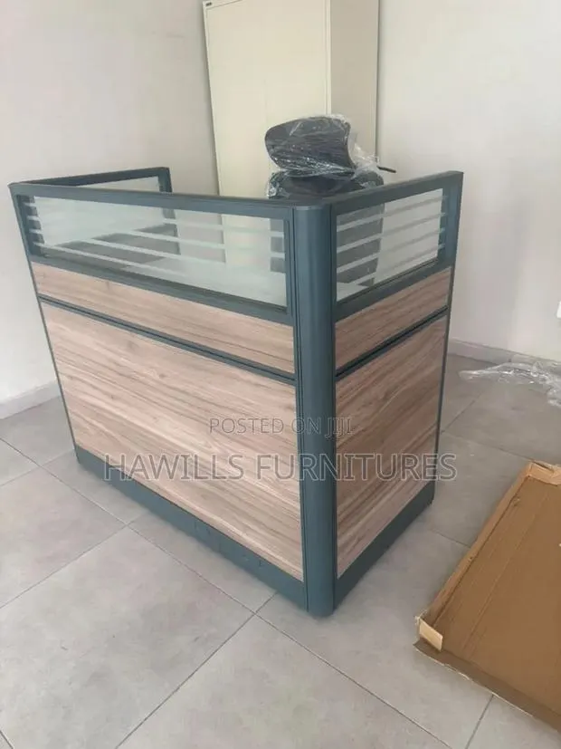 Single Workstation With Drawer · Photo 1