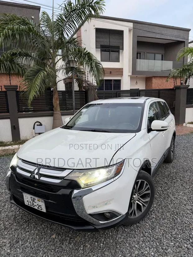 Mitsubishi Outlander 2017 White