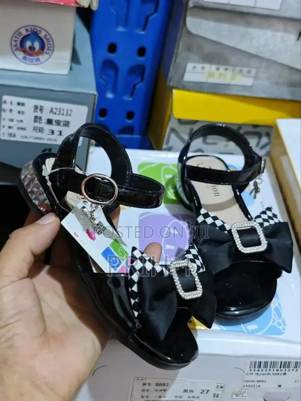 Girls Sandals · Photo 1