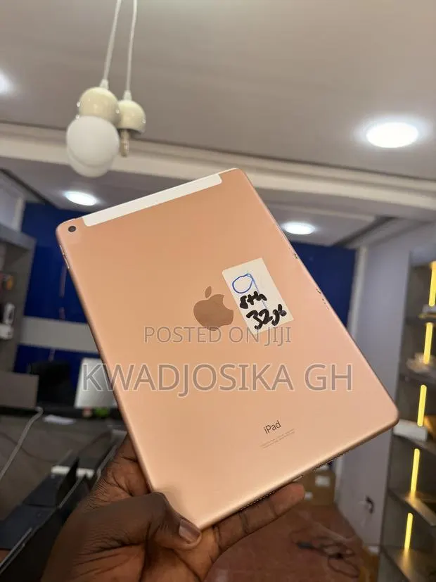 Apple iPad 10.2 (2020) 32 GB · Photo 1