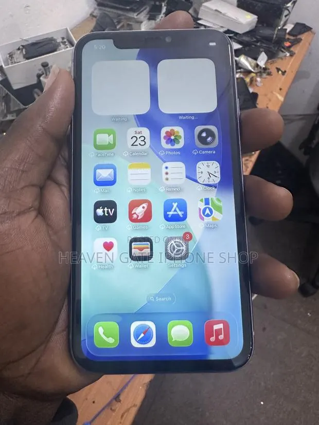 Apple iPhone 11 128 GB · Photo 1