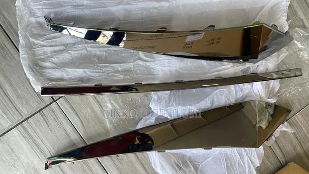 Hyundai Elantra 2021-2023 Front Bumper Moulding/Chrome (3pc) · Photo 1