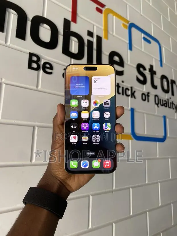 Apple iPhone 16 Pro Max 256 GB Gold · Photo 1