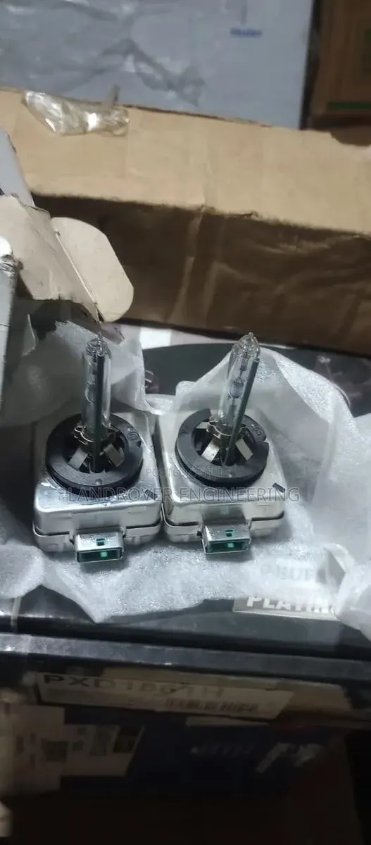 Genuine American Land Rover Range Rover Headlight & Bulbs · Photo 1