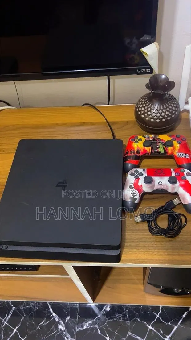 PS4 Slim Very Neat · Photo 1