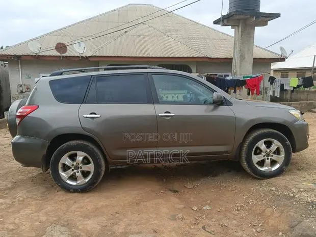 Toyota RAV4 2.5 Limited 2012 Gray · Photo 3