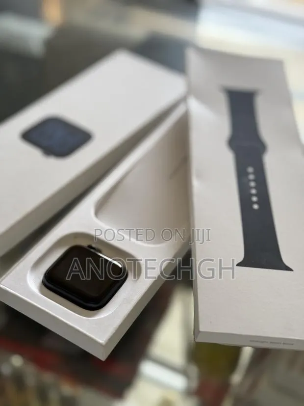 A Week Used Iwatch Se3 40mm. GPS and Lte