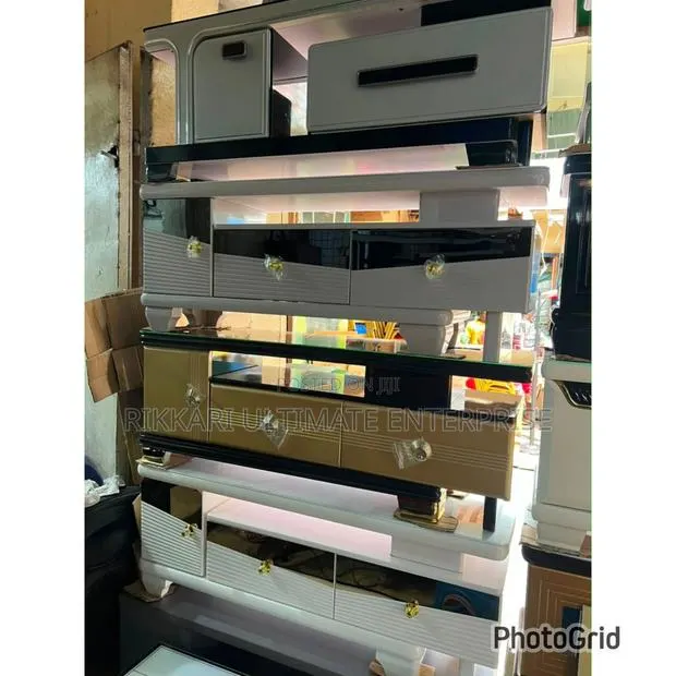 Adjustable TV Stand · Photo 1