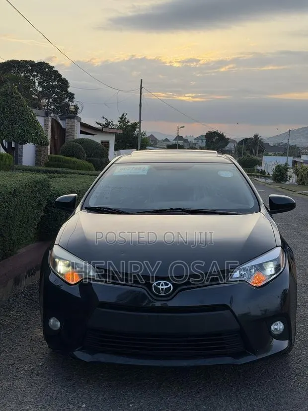 Toyota Corolla LE 4dr Sedan (1.8L 4cyl CVT) 2015 Black · Photo 1