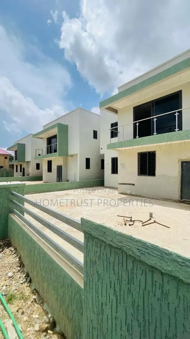 4bdrm Duplex in Achimota Kingsby, Mile 7 for sale · Photo 1