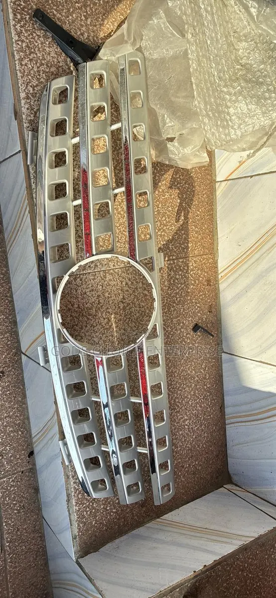 Front Grill ML 164 2005-2006-2007-2008 · Photo 1