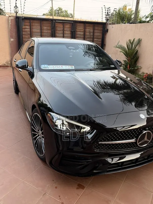 Mercedes-Benz C300 2025 Black · Photo 1