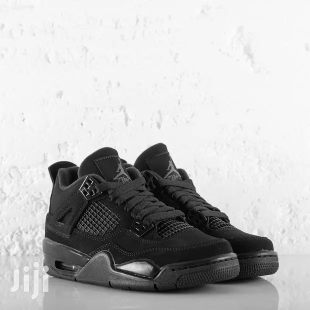 Jordan 4 Black Cat · Photo 1