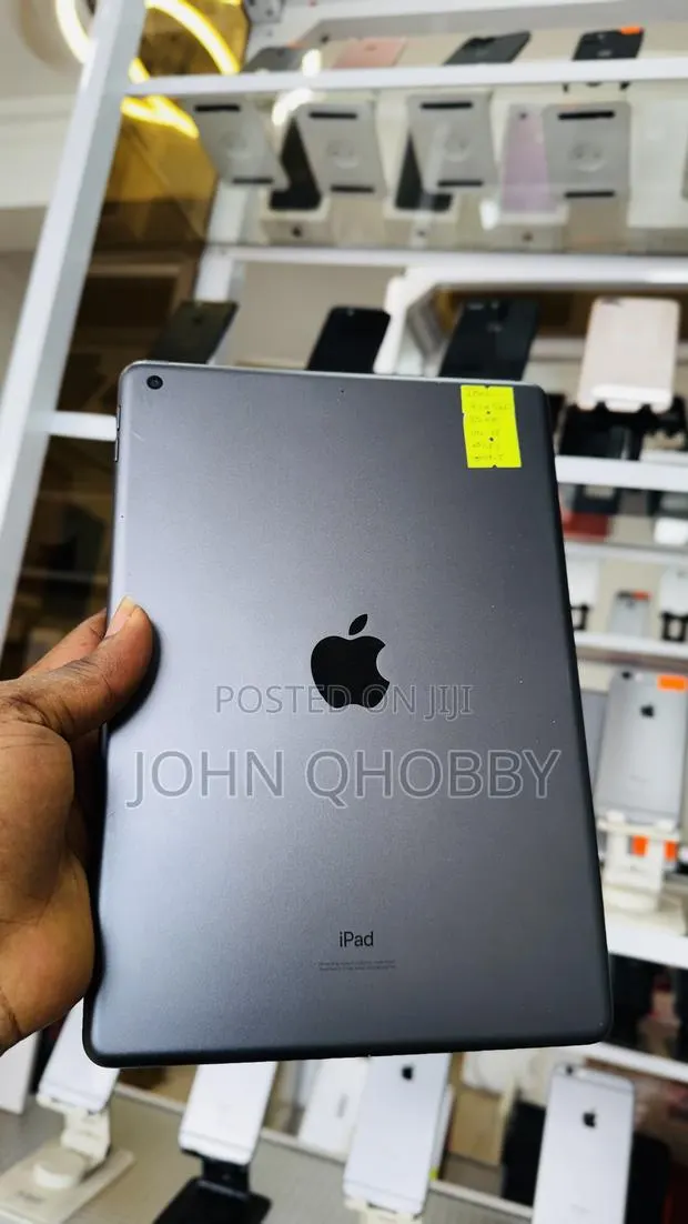 Apple iPad 10.2 (2019) 32 GB Black · Photo 1
