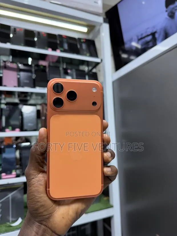 Apple iPhone 17 Pro Max 256 GB Orange · Photo 1