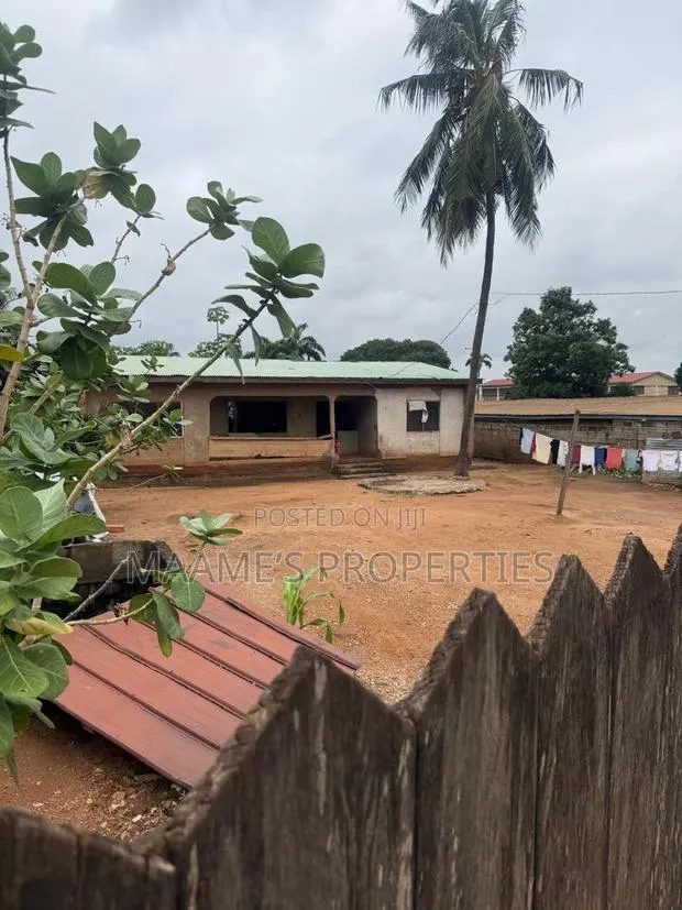 1 Plot Titled Freehold Land Forsale at Kaneshie, Prime Location · Photo 1