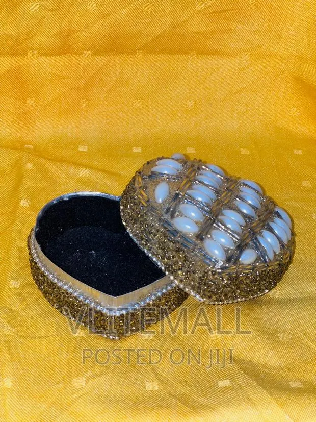 Heart-Shaped Storage Jewelry Box · Photo 1
