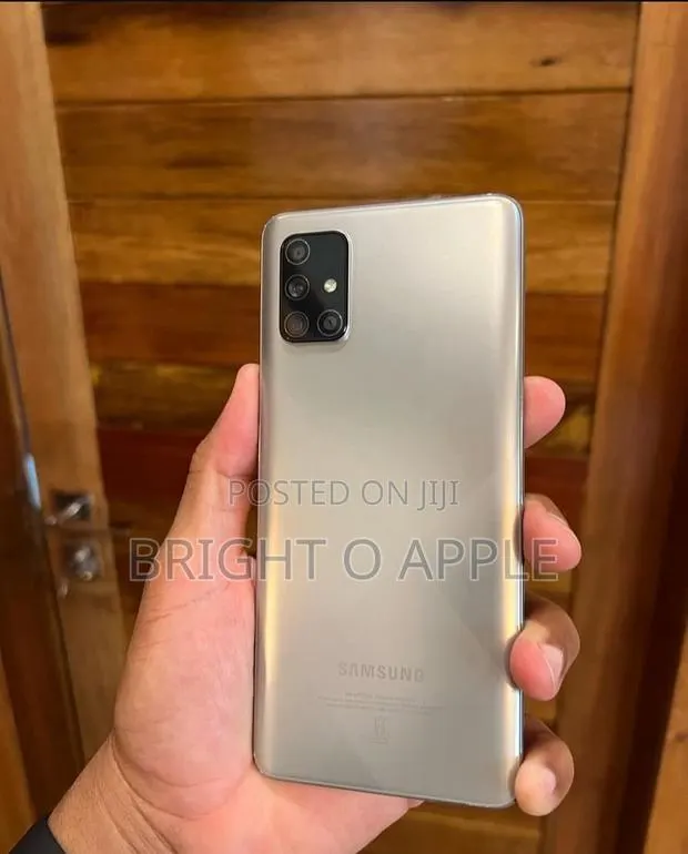New Samsung Galaxy A71 128 GB Silver · Photo 1