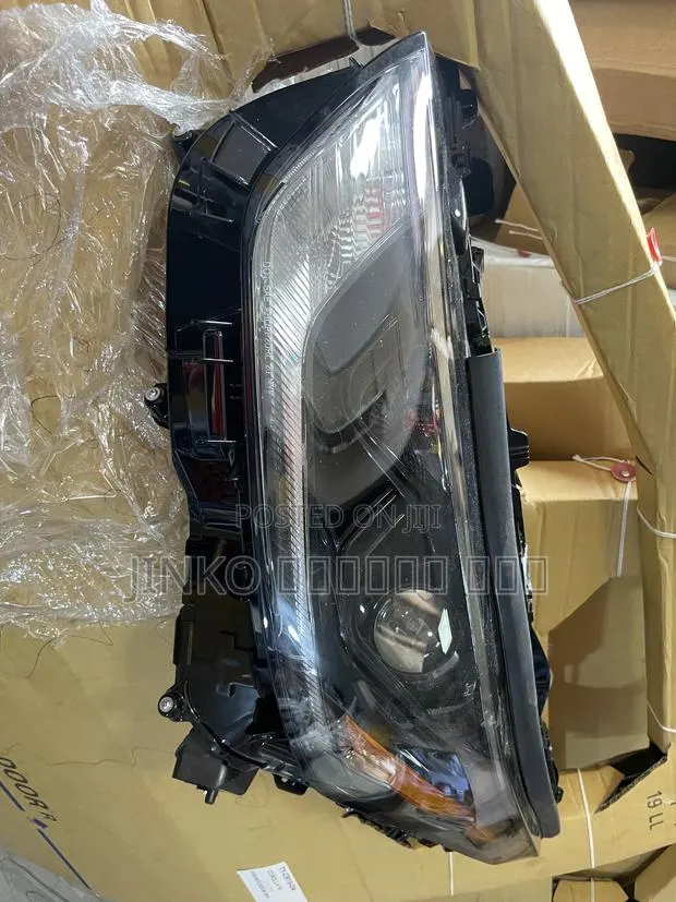 Toyota Highlander 2021-2025 Headlight · Photo 1