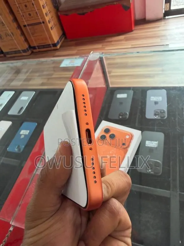 Apple iPhone 17 Pro Max 512 GB Orange · Photo 1