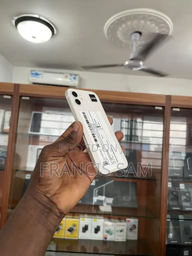 Apple iPhone 12 64 GB White · Photo 1