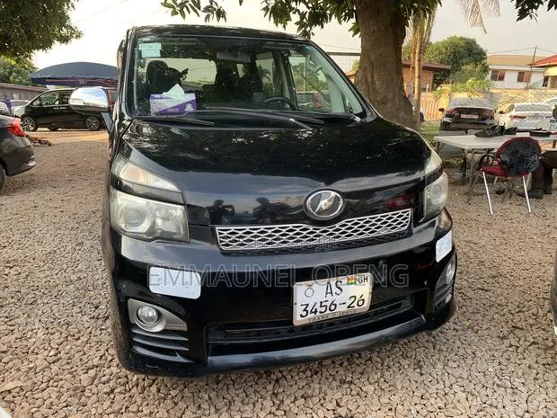 Toyota Voxy 2011 Black · Photo 1