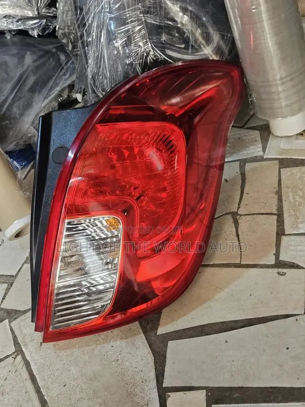 Opel Mokka Taillights Right Side · Photo 1