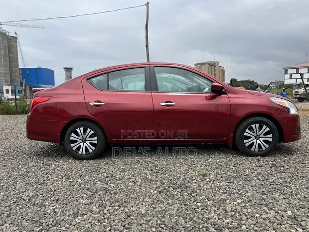 Nissan Versa 1.6 SV 2017 Red · Photo 1