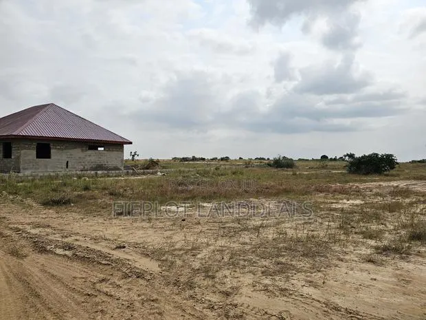 Land + Building Materials Package · Photo 1