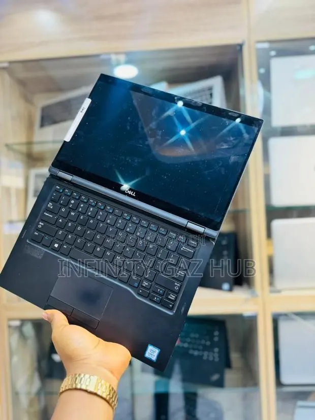 Laptop Dell Latitude 7390 8GB Intel Core I5 SSD 256GB · Photo 1