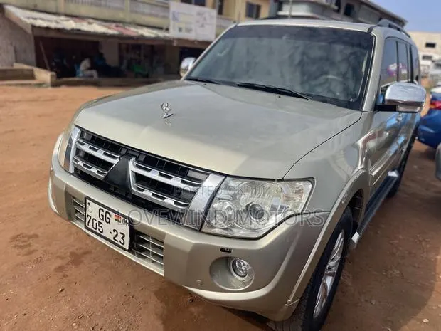 Mitsubishi Pajero 2015 Gray · Photo 1