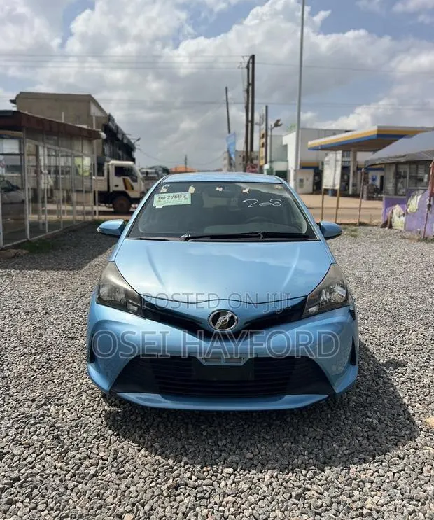 Toyota Vitz 2015 Blue · Photo 1
