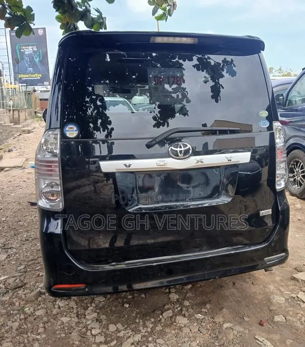 Toyota Voxy 2011 Black · Photo 1