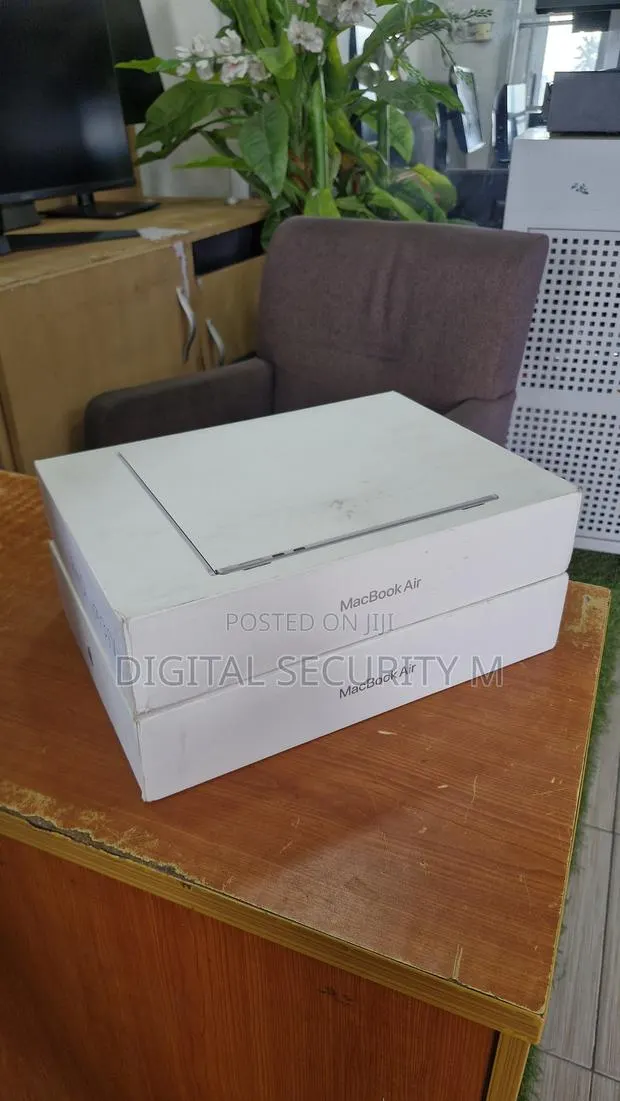 New Laptop Apple MacBook Air 16GB Apple M4 SSD 256GB · Photo 1