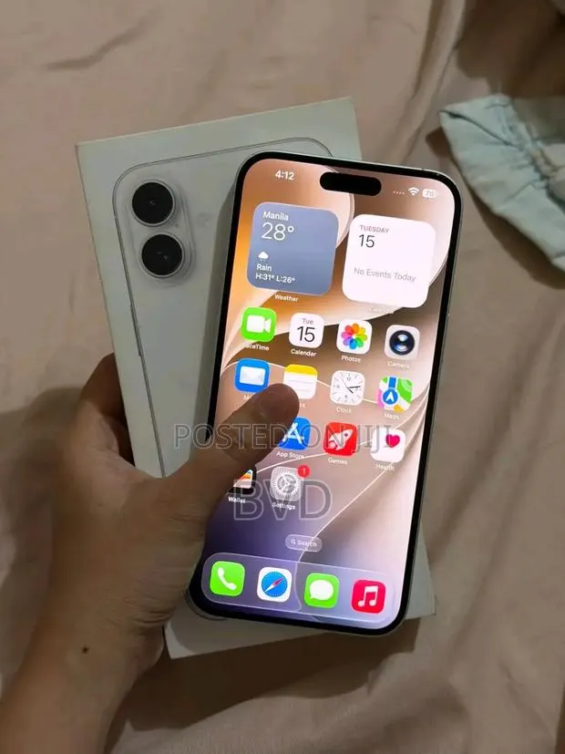 New Apple iPhone 16 Plus 128 GB Silver · Photo 1