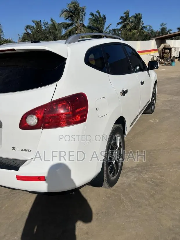 Nissan Rogue SV 4dr SUV AWD (2.5L 4cyl CVT) 2014 White · Photo 1