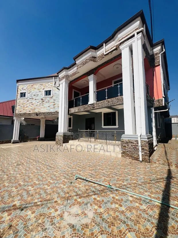 5bdrm Duplex in Coastal Estate, Spintex for rent · Photo 1