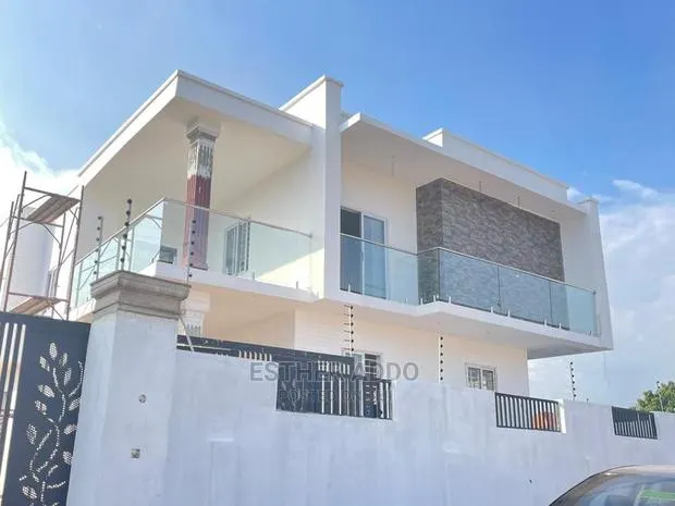 4bdrm House in Lake Side Estate for sale · Photo 1