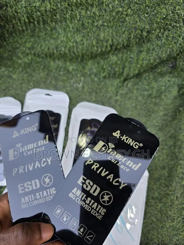 A King Diomond Cut Privacy Screen Protector for All iPhones · Photo 1