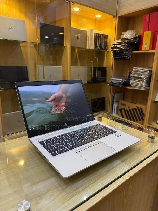 New Laptop HP EliteBook 840 G5 8GB Intel Core i5 SSD 256GB · Photo 1