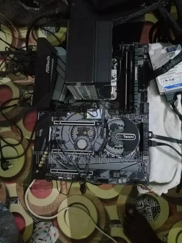 Asrock Taichi Plus I7 +12gb Ddr4 3200mh · Photo 1
