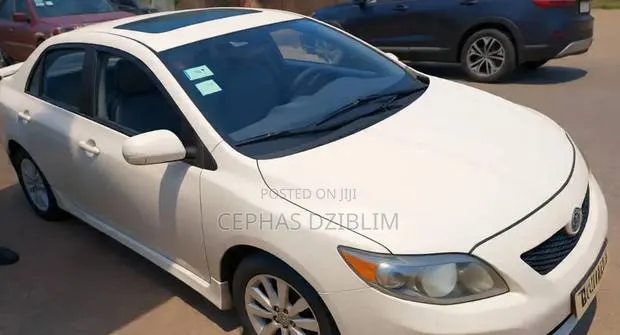 Toyota Corolla 2010 White · Photo 1
