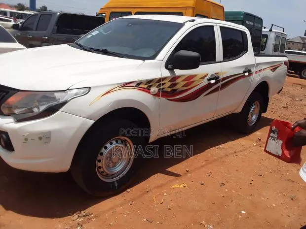 Mitsubishi L200 2009 White · Photo 1