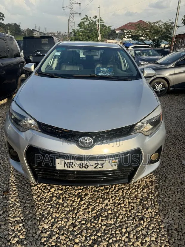 Toyota Corolla 2016 Silver · Photo 1