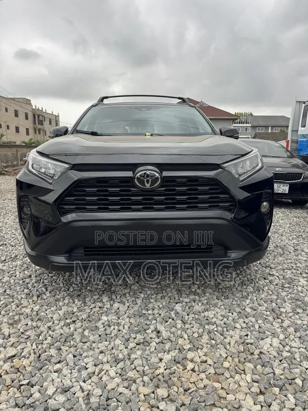 Toyota RAV4 XLE 2022 Black