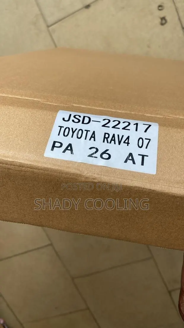 Toyota RAV4 Radiator 2007 · Photo 1