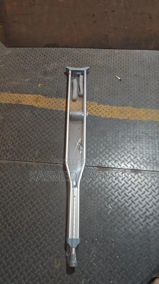 Armpit Crutches · Photo 1