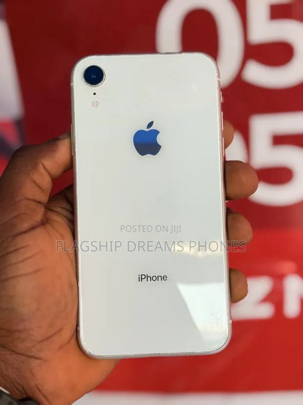 Apple iPhone XR 64 GB White · Photo 1